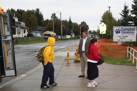 Rep. Tuck greets students to Campbell Elementary School.